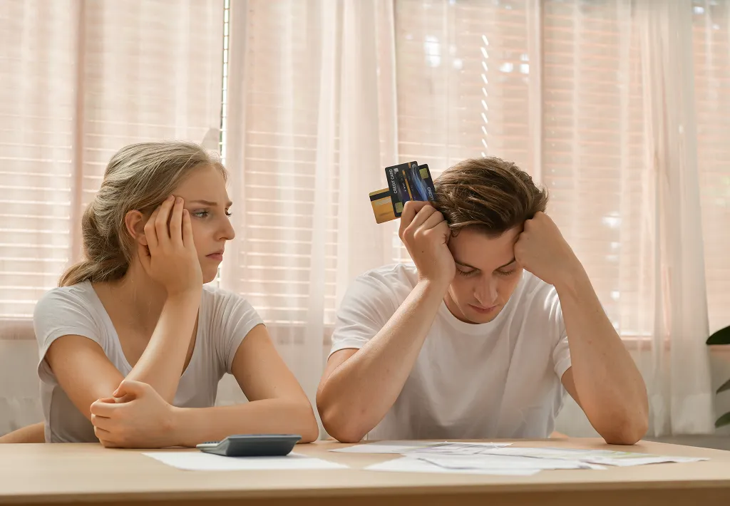 couples-with-financial-problems-being-stressful-mood-finding-solution